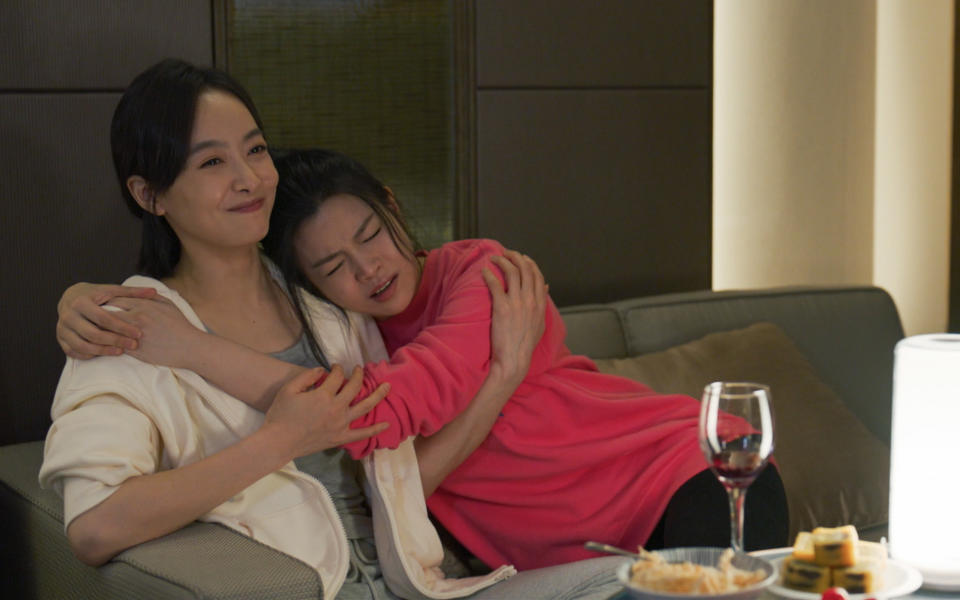 ▲劇中和宋茜 (左) 共度困難的閨蜜情，讓陳妍希相當感動。