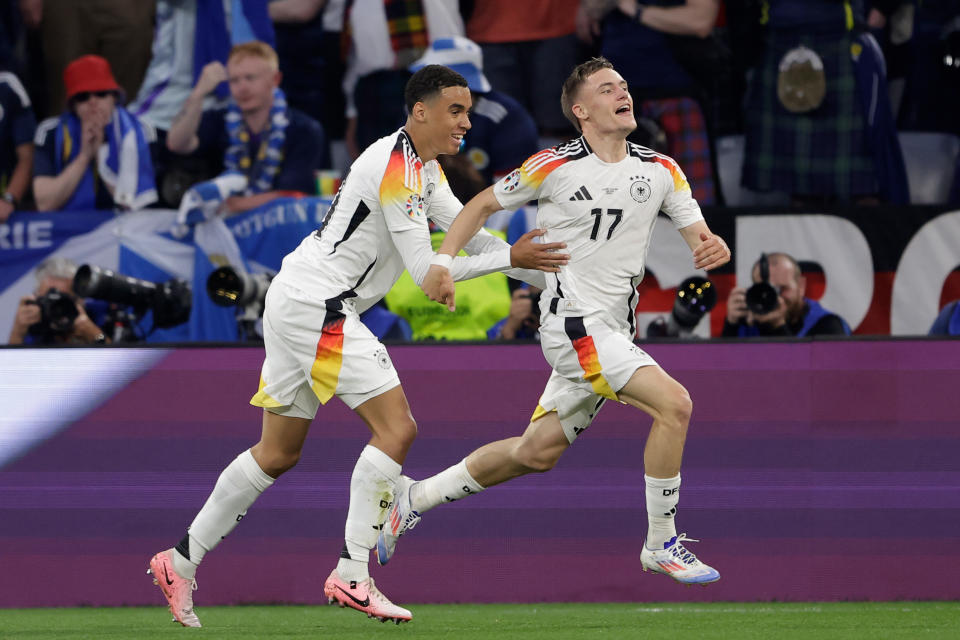 Jamal Musiala（圖左）在2024年歐洲國家盃開幕戰可說光芒四射，連連突破還帶破門1球，圖右的Florian Wirtz也有得分記錄。（Photo by Rico Brouwer/Soccrates/Getty Images）