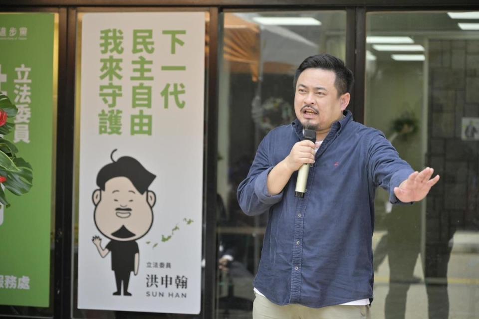  民進黨立委洪申翰經營馬祖，受到高度關注與肯定。 圖：翻攝自李問臉書 