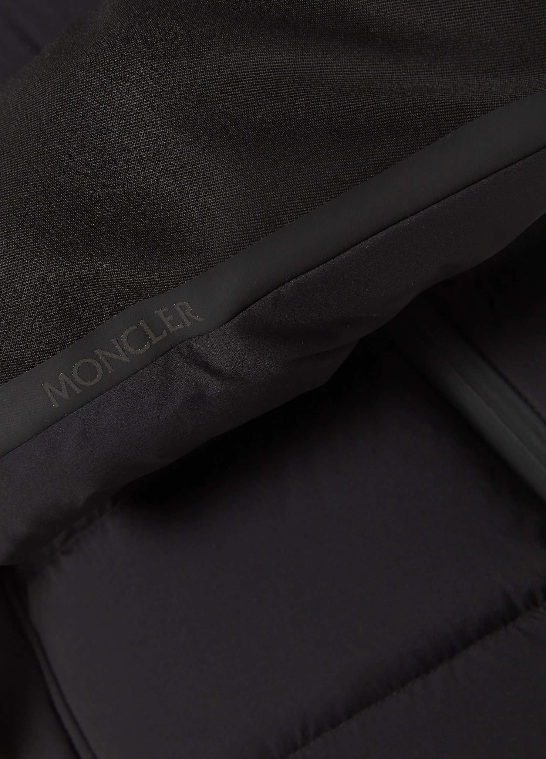 [全新真品代購-F/W22 新品!] MONCLER 霧面黑色 連帽 羽絨外套