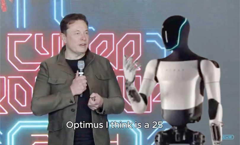特斯拉（Tesla）執行長馬斯克近來大力推銷特斯拉機器人Optimus。（圖／翻攝自2024 Annual Shareholder Meeting Tesla YT）