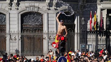 Nach dem Sieg gegen England bei der Europameisterschaft 2024 ist die spanische Fußballnationalmannschaft nach Hause zurückgekehrt.