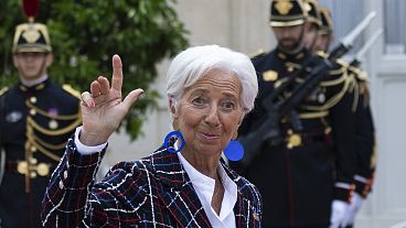 Christine Lagarde, az Európai Központi Bank elnöke fogadásra érkezik a párizsi államfői rezidenciára, az Elysée-palotába 2024. július 26-án.