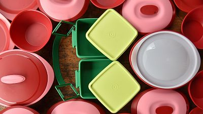 A Tupperware serving set