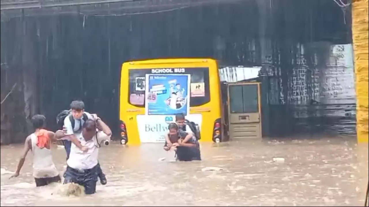 VIDEO Traffic Cop Local Heroes Rescue Children From School Bus Trapped In Flooded Underbridge In MP