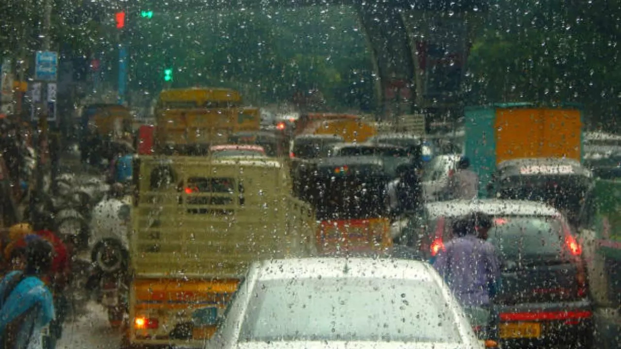Ahmedabad Rains Showers Continue To Soak City IMD Issues Yellow Alert Check Weekly Forecast