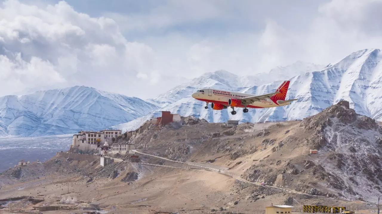 Travelling To Leh Check Your Flight Status Now