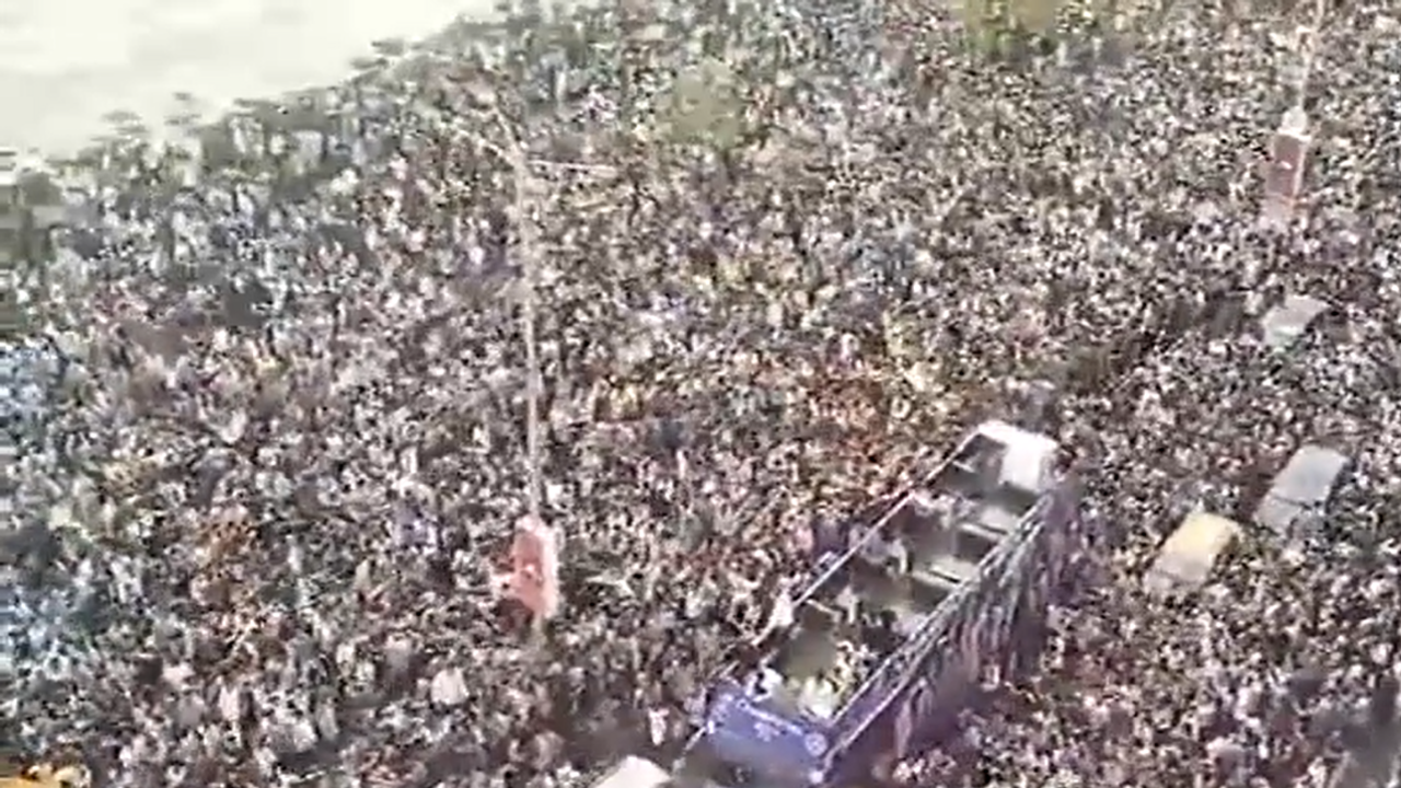 Fans Eagerly Await Indian Cricket Team's Victory Parade To Mumbai's Wankhede | VIDEO