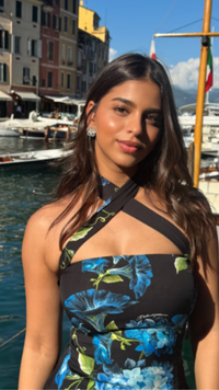 <i class="tbold">suhana khan</i>