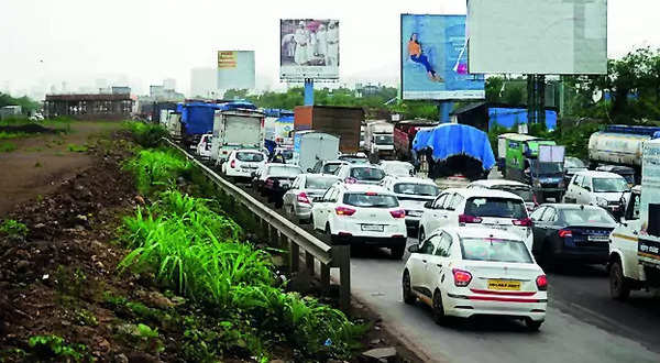 No one nodal agency for multiple infra projects, Mumbai-Nashik highway lies broken