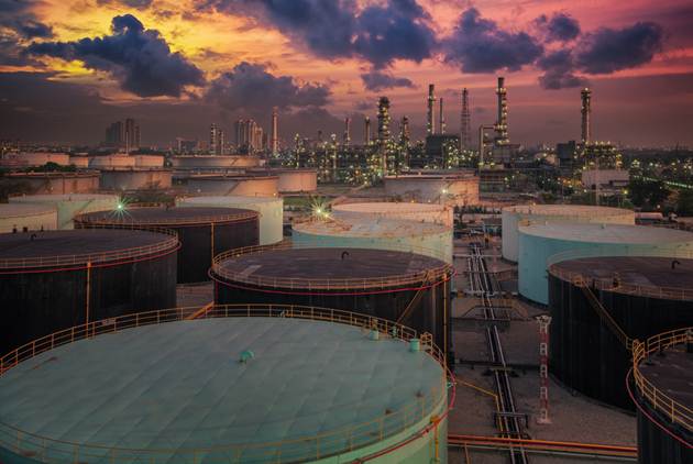 路透：沙國油田遇襲，油價跳漲15%