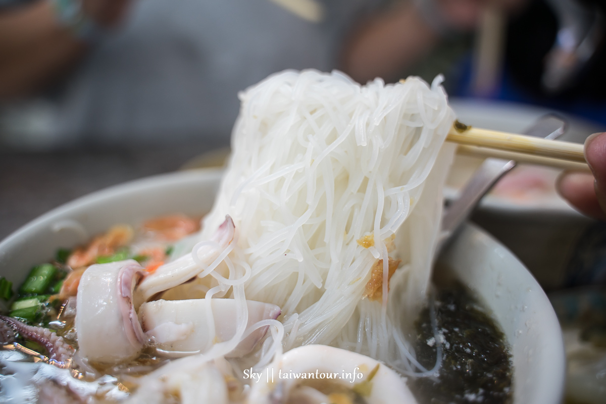 【單一純賣 什錦雞湯米粉】花蓮市必吃美食免費加湯加米粉吃到飽.李明義