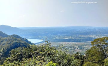 桃園大溪｜溪洲山步道：輕鬆登頂桃園小百岳、眺望遼闊美景，順遊石門水庫、大溪老街