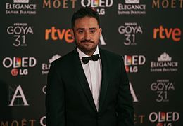 Bayona en la alfombra roja de los Premios Goya 2017.jpg