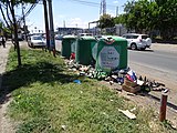 Acumulación de botellas de vidrio en punto de reciclaje de vidrio de la Corporación de Ayuda al Niño Quemado (COANIQUEM) en Cerrillos, Chile.