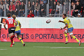 11 000e fichier : passe entre Nick Abendanon et Alexandre Lapandry pendant le match USO - ASM du 5 septembre 2015