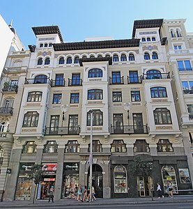 Nº 7, Hotel Catalonia Gran Vía, construido entre/built between 1918 and 1922