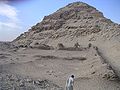 Vue des ruines du temple funéraire et de la pyramide de Néferirkarê - Néferirkare's ruined temple and pyramid