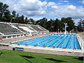 English: An outdoor swimming stadium Suomi: Uimastadion