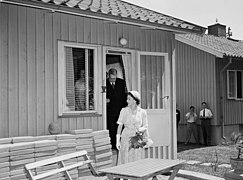 Queen Elizabeth II in Norra Ängby, Stockholm.jpg