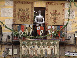 Decoraciones heráldicas en Toledo, el día del Corpus