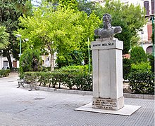 Monumento a Simón Bolívar nella Villa Comunale.jpg