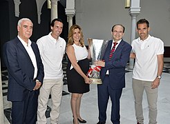 15.05.29-Grupo-2-Recepción Sevilla FC (17620643503).jpg