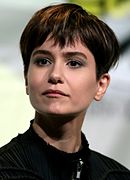 Katherine Waterston (28612937635) (cropped).jpg