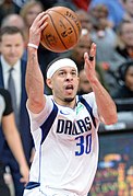 Seth Curry Mavericks (cropped).jpg