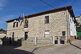 Valdefuentes de Sangusín - casa consistorial.jpg