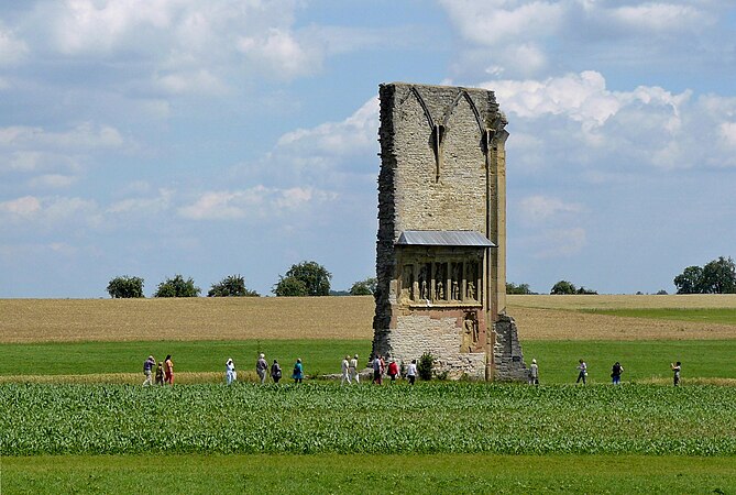 3: Ruins from the former monastery Anhausen near Satteldorf, the Anhäuser Mauer. (Memorino)