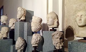 Teste romane / Roman heads.