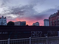 Gebäudensemble in der Badstraße bei Sonnenuntergang.jpg