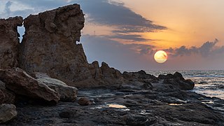 La costa rocosa de Torrevieja.jpg