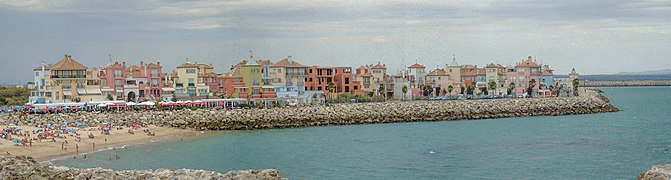 Puerto Sherry, vista panorámica del poblado y Playa de la Muralla desde el Castillo de Santa Catalina (24.08.2007).jpg