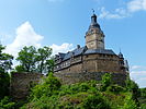 92. Platz: Burg Falkenstein im Harz: Schildmauerseite im Osten über den Halsgräben Fotograf: Joachim Schneeleopard