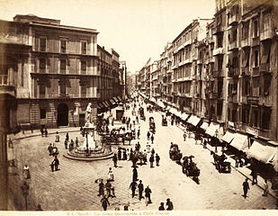 Largo della Carità in via Toledo (Foto Giorgio Sommer)