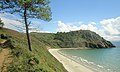 La Pointe du Guern vue depuis le GR 34 face à la plage de Kerglintin (dite aussi plage du Poul).