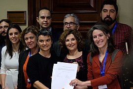 Calvo asiste a la presentación en el Registro del Congreso de una Proposición de Ley para regular alquileres abusivos 02.jpg