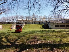 Lyon 7e - Avenue Jean Jaurès - Vue sur la piscine de Gerland.jpg