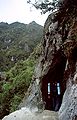 English: Road through some caves. Español: El camino a través de cuevas y pasadizos
