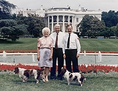 President and Mrs. Bush show Russian President Boris Yeltsin the South Grounds of the White House and stop at the... - NARA - 186451.jpg