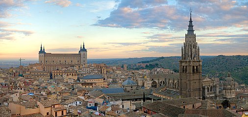 View of the city, with the Alcázar and the Cathedral.