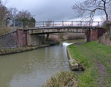 Gumley Bridge crossing the Grand Union Canal - geograph.org.uk - 3796040.jpg