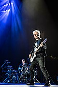 U2 in Auckland (49041221643).jpg