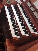 Avellino - Cattedrale consolle organo Bevilacqua.jpg