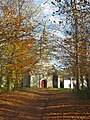 La chapelle Saint-Sébastien et son allée.