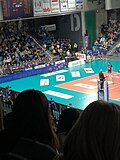 Thumbnail for File:Łukasz Kaczmarek przed wykonywaniem zagrywki w meczu ze Ślepskiem Malow Suwałki w 13. kolejce ((PlusLiga (20232024))), 22.12.2023 (1).jpg