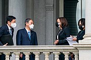 Harris greets Japanese Prime Minister Yoshihide Suga and points out Washington DC landmarks from her balcony (16 April 2021)