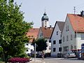 Hauptstraße in Buch mit der katholischen Pfarrkirche St. Valentin